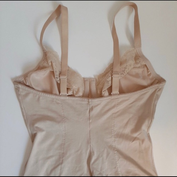 Maidenform Flexees Vintage Firm Control Bodysuit - Picture 7 of 12